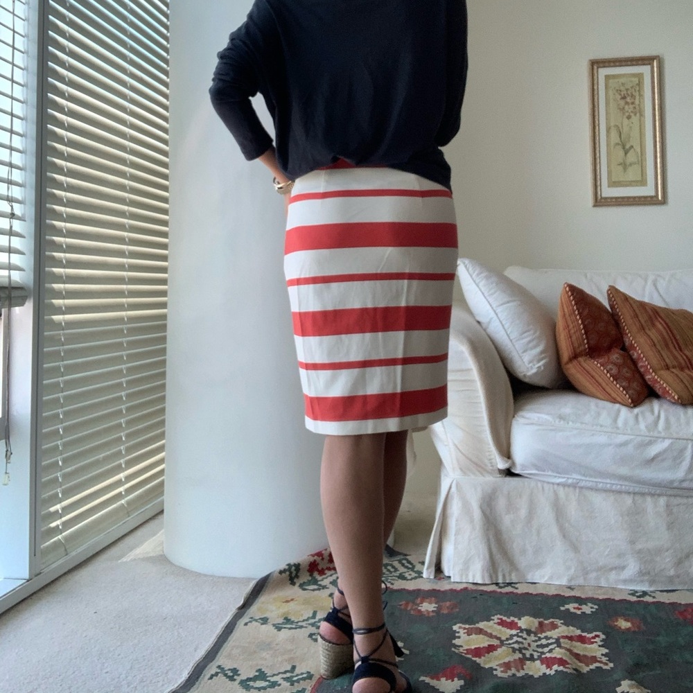 Never worn Banana Republic skirt, Size 0 - Picture 4 of 8